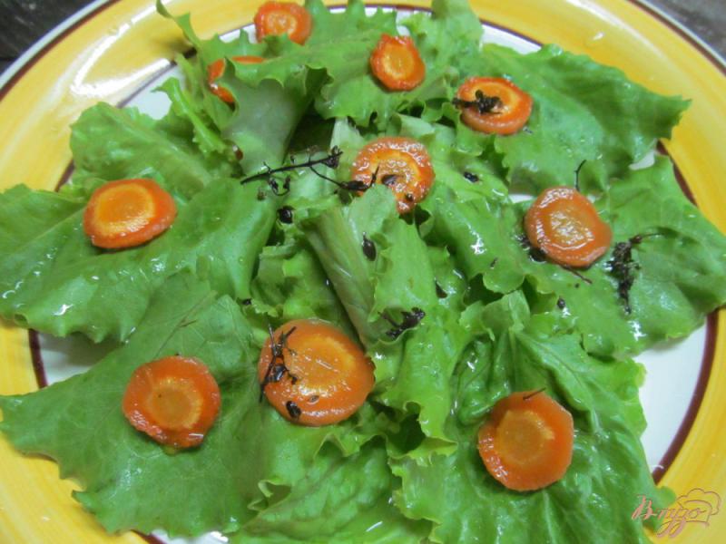 Фото приготовление рецепта: Теплый салат с запеченной морковью и свининой шаг №5