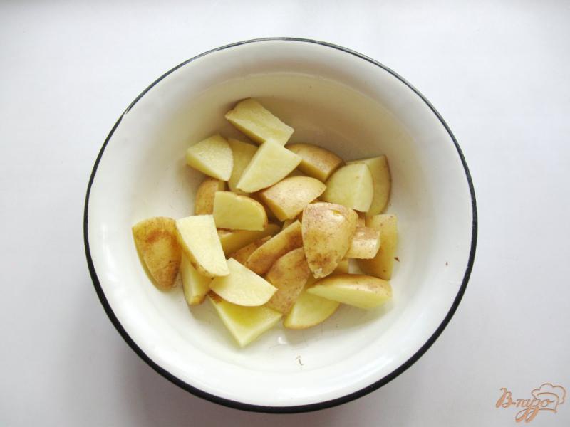 Фото приготовление рецепта: Куриное филе запеченное с картофелем и луком шаг №1