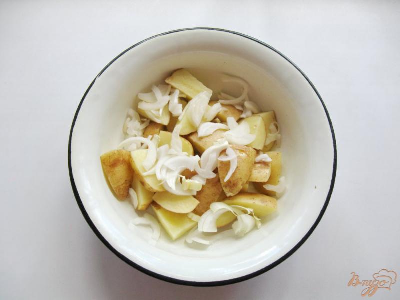 Фото приготовление рецепта: Куриное филе запеченное с картофелем и луком шаг №2