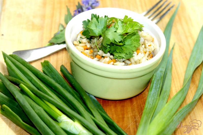 Фото приготовление рецепта: Отварной рис со шпинатом и соевым соусом шаг №6