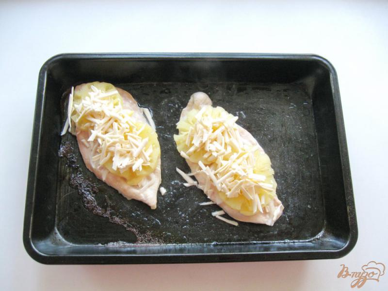 Фото приготовление рецепта: Куриные отбивные с ананасом шаг №5