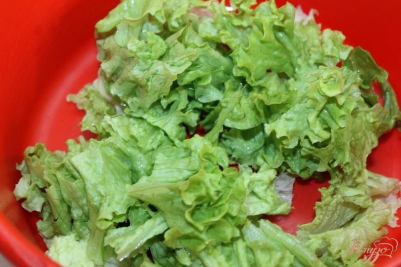 Фото приготовление рецепта: Зеленый салат с помидорами и кедровыми орешками шаг №1