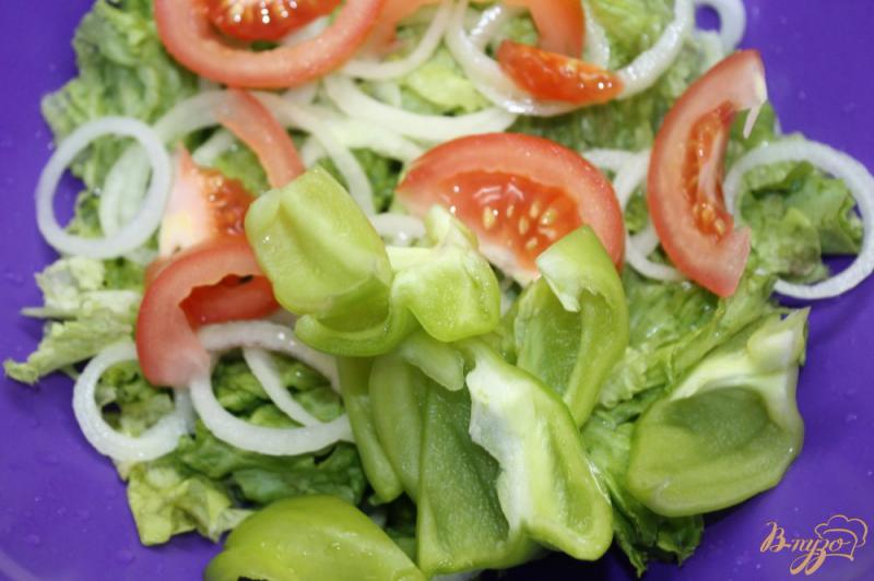 Фото приготовление рецепта: Легкий «фитнес салат» с маринованными сливами шаг №3