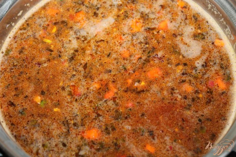 Фото приготовление рецепта: Борщ с рыбной консервой и фасолью шаг №7