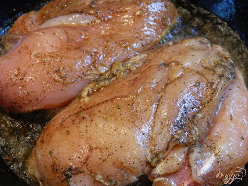 Фото приготовление рецепта: Куриное филе в соевом соусе шаг №4