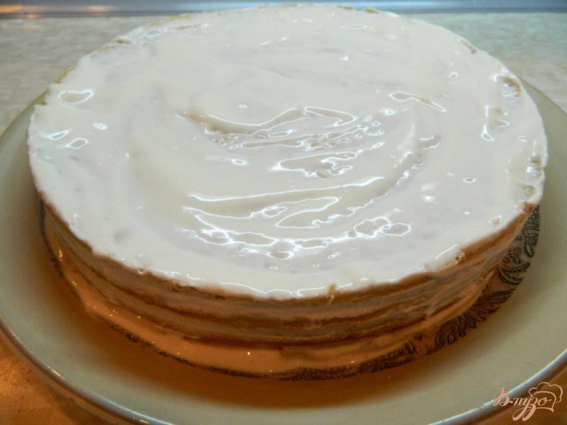 Фото приготовление рецепта: Торт Медовик со сметанным кремом шаг №11