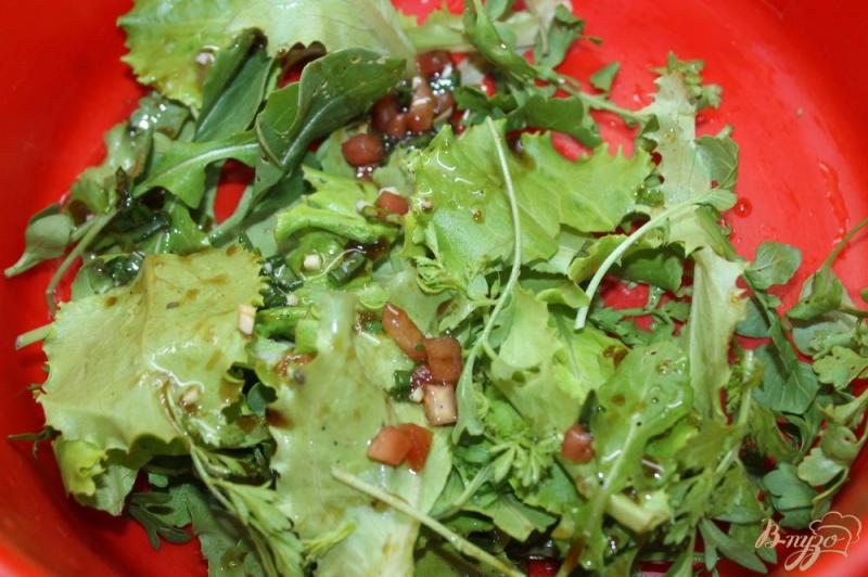 Фото приготовление рецепта: Весенний салат с кабачками гриль под томатной заправкой шаг №5
