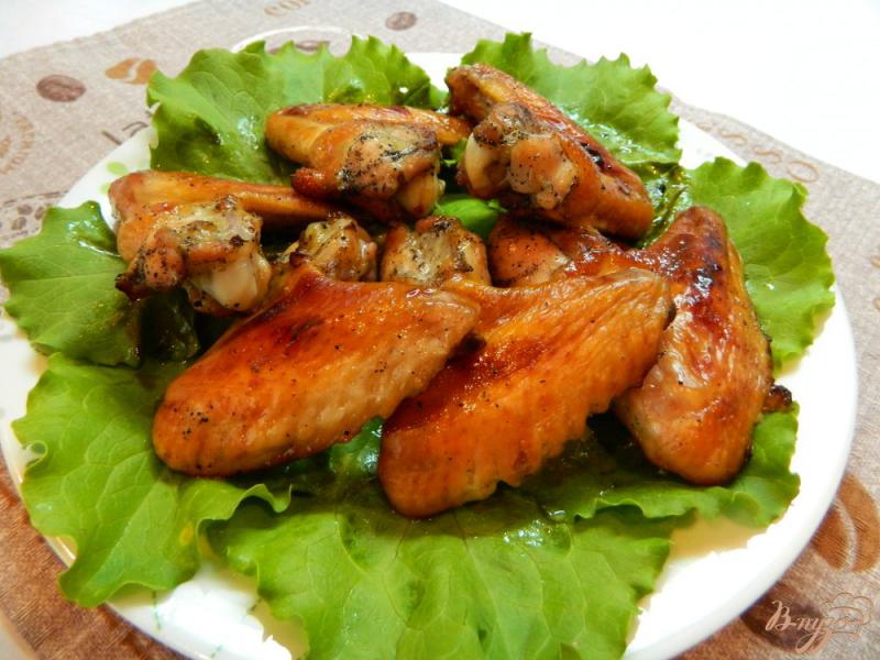 Фото приготовление рецепта: Куриные крылышки в медово-соевом соусе шаг №5