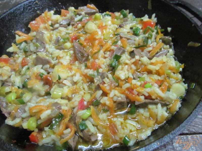 Фото приготовление рецепта: Рис с свиным сердцем и овощами шаг №7