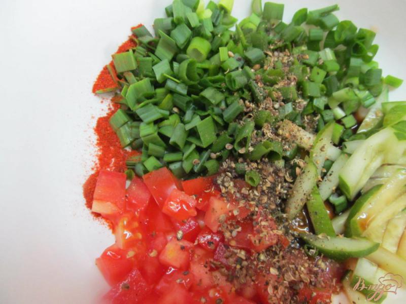 Фото приготовление рецепта: Салат помидоры «Ча» шаг №1