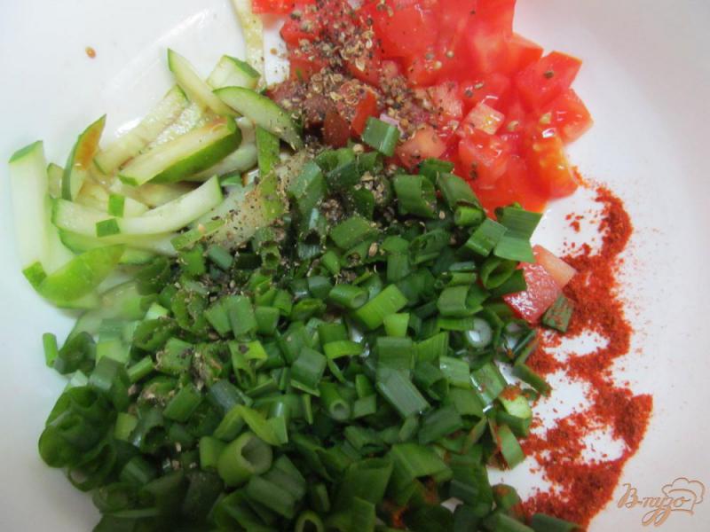 Фото приготовление рецепта: Салат помидоры «Ча» шаг №2