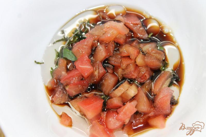 Фото приготовление рецепта: Кабачки гриль с томатным соусом шаг №5