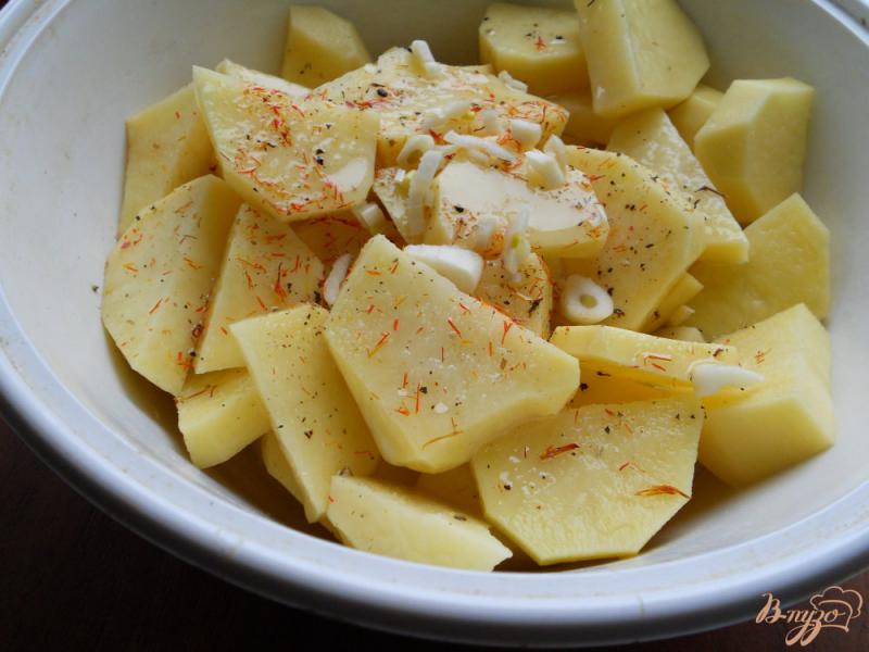 Фото приготовление рецепта: Картофель с сыром в микроволновке шаг №2