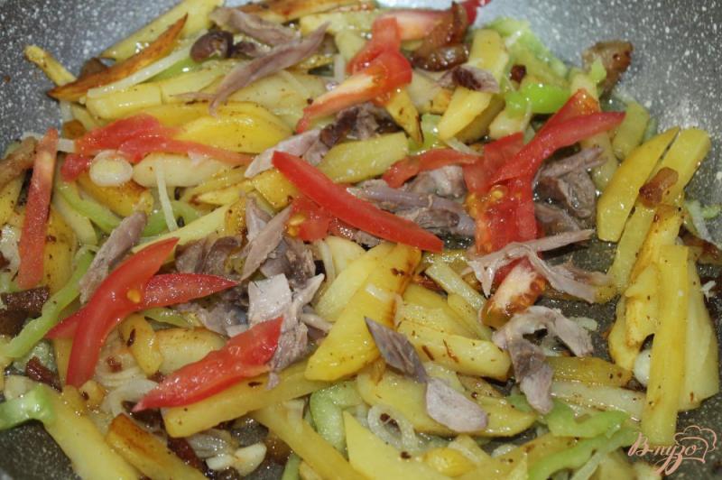 Фото приготовление рецепта: Картофель по - сельски на сале шаг №6