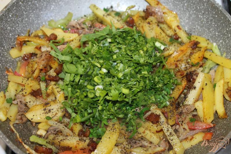 Фото приготовление рецепта: Картофель по - сельски на сале шаг №7