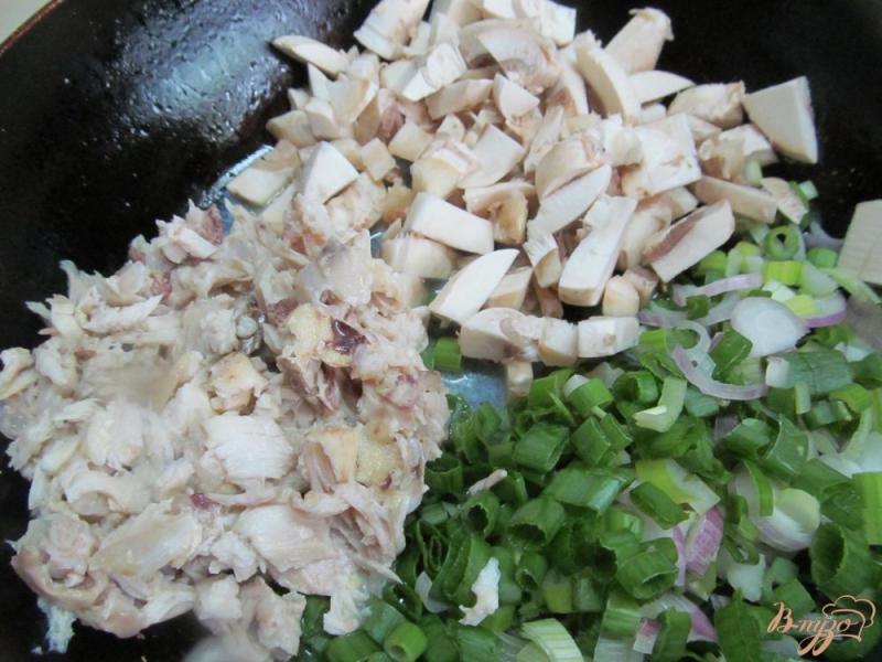 Фото приготовление рецепта: Закуска из блинов с грибами шаг №3