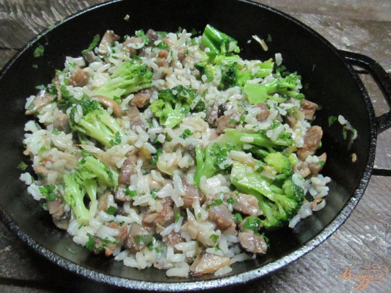 Фото приготовление рецепта: Рис с грибами мясом и мятой шаг №6