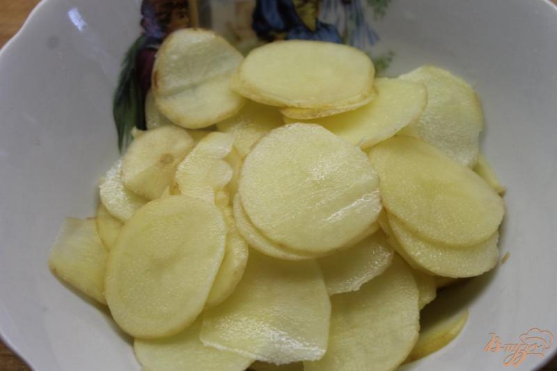 Фото приготовление рецепта: Запеченный молодой картофель со шпинатом и сыром шаг №1