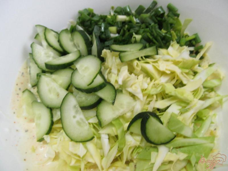 Фото приготовление рецепта: Салат под кефирной заправкой шаг №2