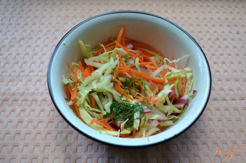 Фото приготовление рецепта: Весенний овощной хрустящий салат шаг №3