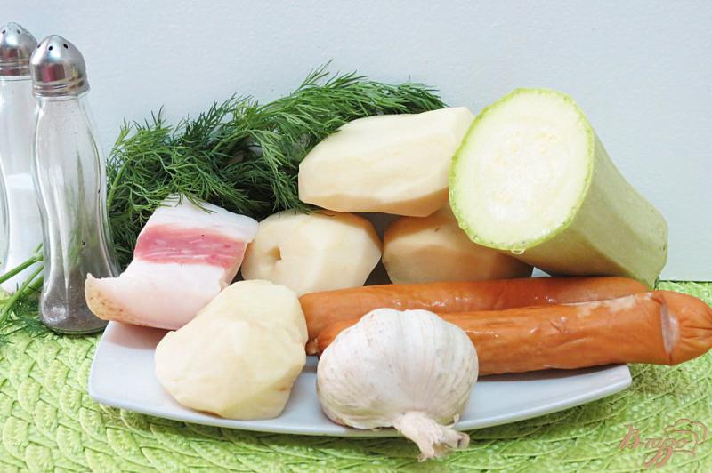 Фото приготовление рецепта: Картофель жареный с кабачками и сосисками шаг №1