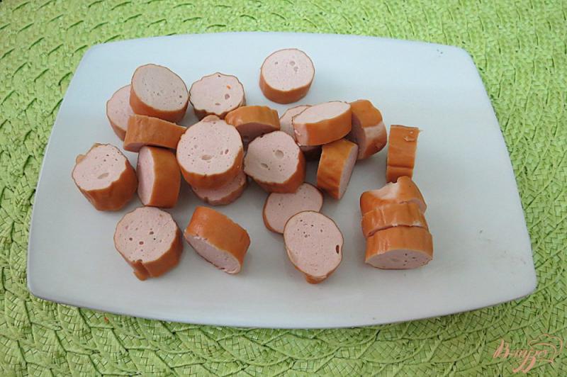 Фото приготовление рецепта: Картофель жареный с кабачками и сосисками шаг №6