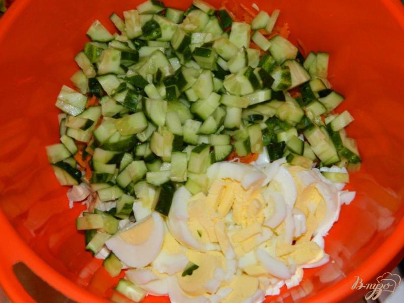 Фото приготовление рецепта: Салат с копченой курицей и морковью по-корейски шаг №3