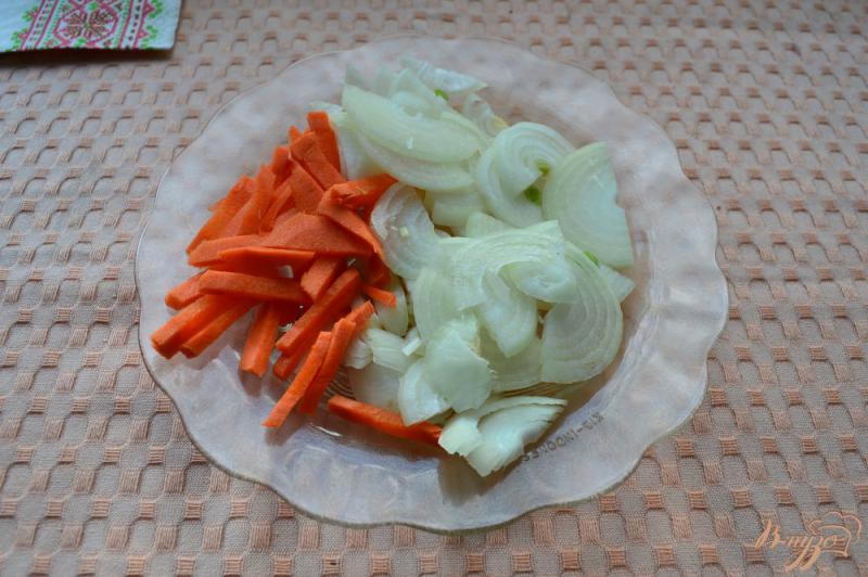 Фото приготовление рецепта: Молодой картофель с жареным мясом шаг №3