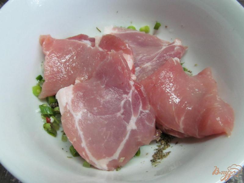 Фото приготовление рецепта: Свинина в травах шаг №3
