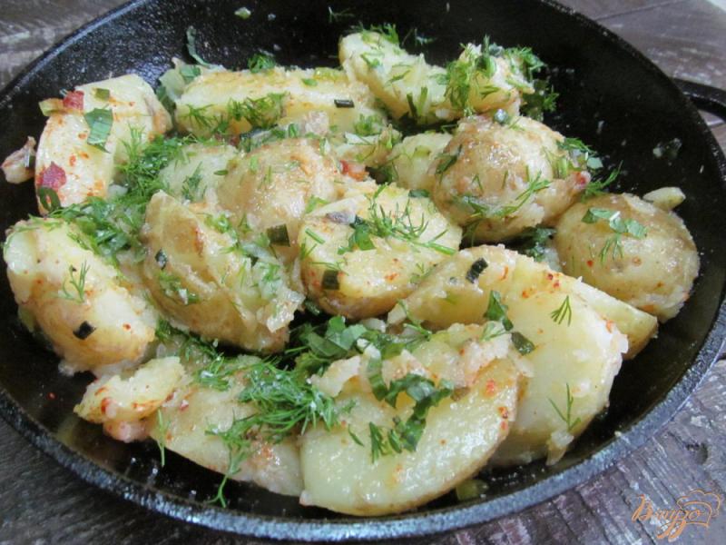 Фото приготовление рецепта: Молодой картофель с беконом и мятой шаг №4