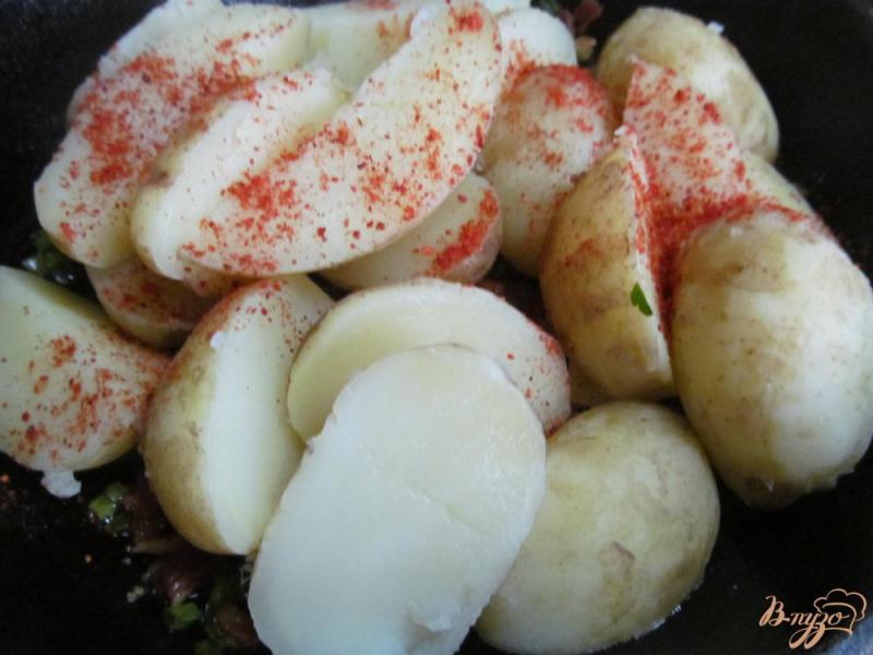 Фото приготовление рецепта: Молодой картофель с беконом и мятой шаг №3