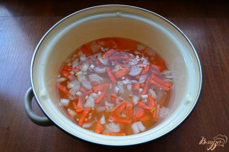 Фото приготовление рецепта: Овощной суп с рисом и свиными фрикадельками шаг №2