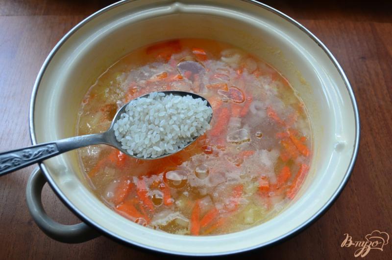 Фото приготовление рецепта: Овощной суп с рисом и свиными фрикадельками шаг №3
