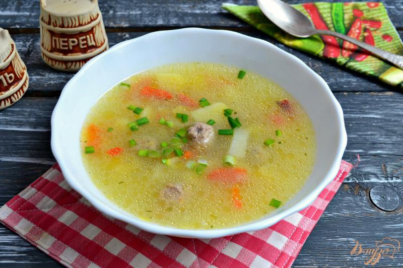 Фото приготовление рецепта: Овощной суп с рисом и свиными фрикадельками шаг №7