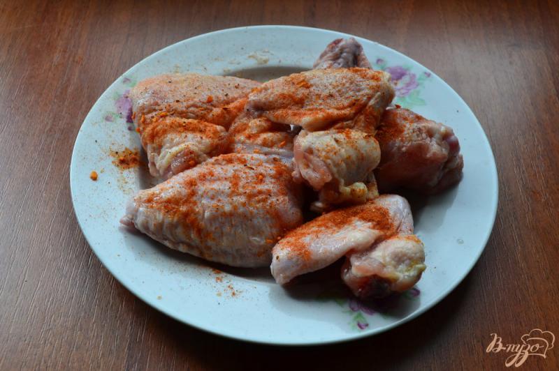 Фото приготовление рецепта: Куриные крылышки с молодым картофелем на пару шаг №1