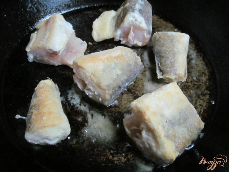 Фото приготовление рецепта: Рыба по-венгерски с хлебом шаг №1