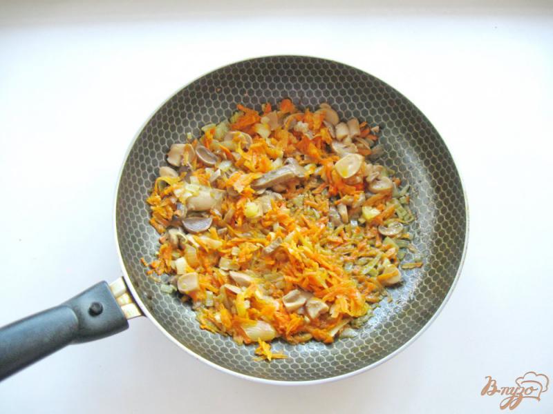 Фото приготовление рецепта: Фаршированные кабачки с грибами шаг №3