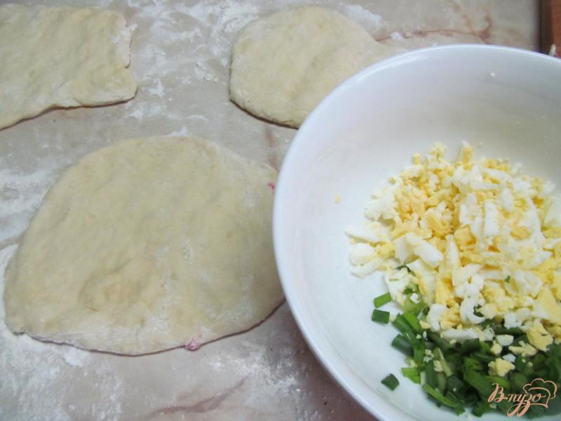 Фото приготовление рецепта: Пирожки на картофельном тесте с ветчиной и яйцом шаг №3