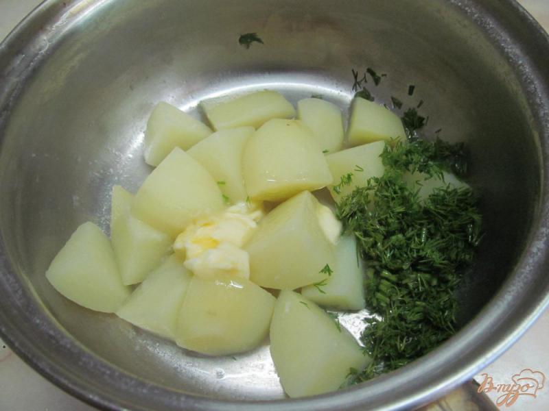 Фото приготовление рецепта: Куриная грудки с грибами и молодым картофелем шаг №6
