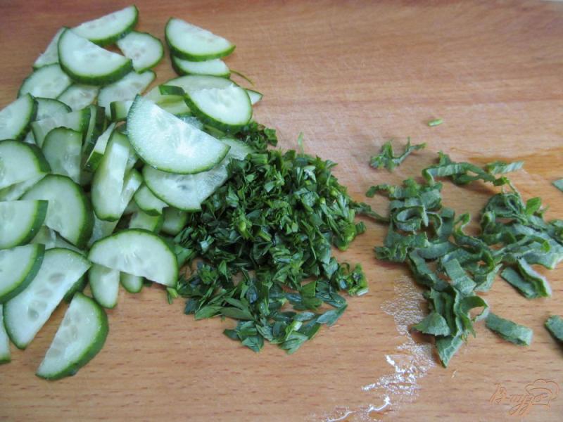 Фото приготовление рецепта: Салат с шариками из сыра шаг №4