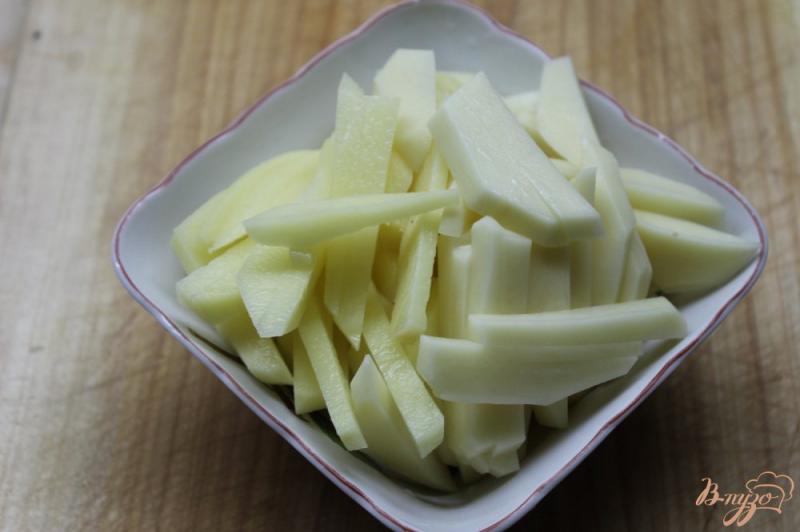 Фото приготовление рецепта: Картофель с грибами и помидорами под сыром шаг №1