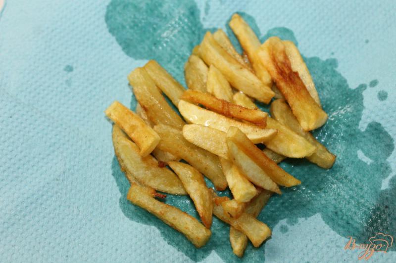 Фото приготовление рецепта: Картофель фри из вареного картофеля шаг №4