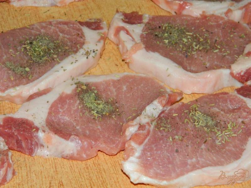 Фото приготовление рецепта: Свинина в луково-мятном маринаде шаг №2