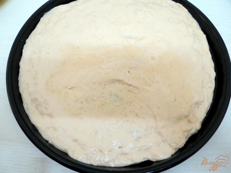 Фото приготовление рецепта: Дрожжевой пирог с шампиньонами шаг №12