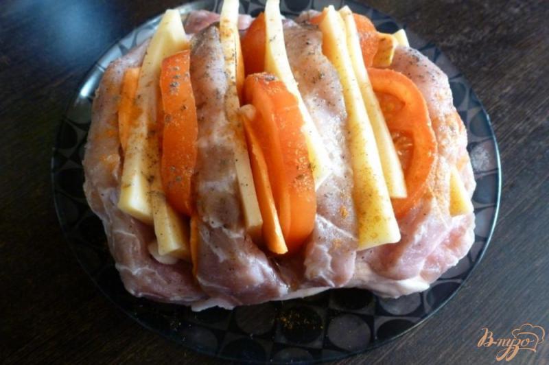 Фото приготовление рецепта: Свинина «Гармошка с овощами» шаг №4
