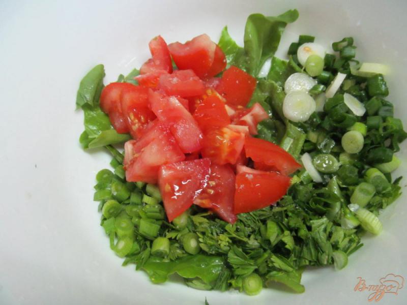 Фото приготовление рецепта: Рулетики из кабачка с овощным салатом шаг №6