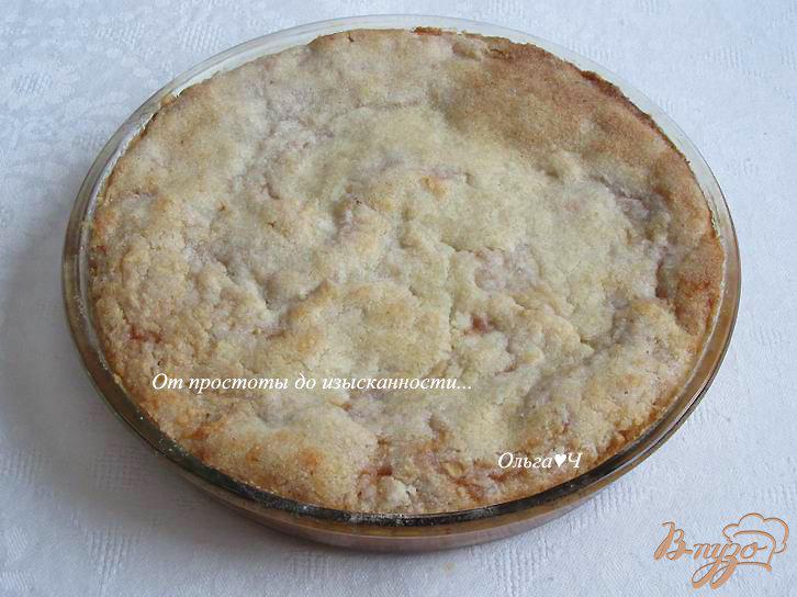 Фото приготовление рецепта: Яблочный насыпной пирог с брусникой шаг №6