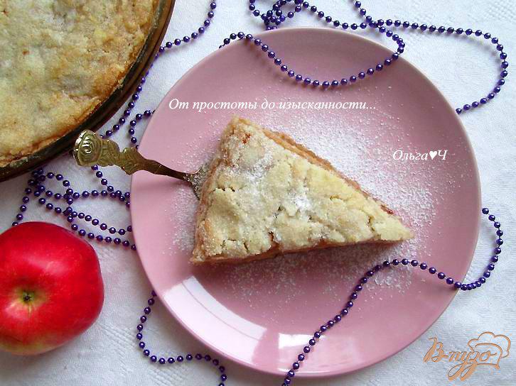 Фото приготовление рецепта: Яблочный насыпной пирог с брусникой шаг №7