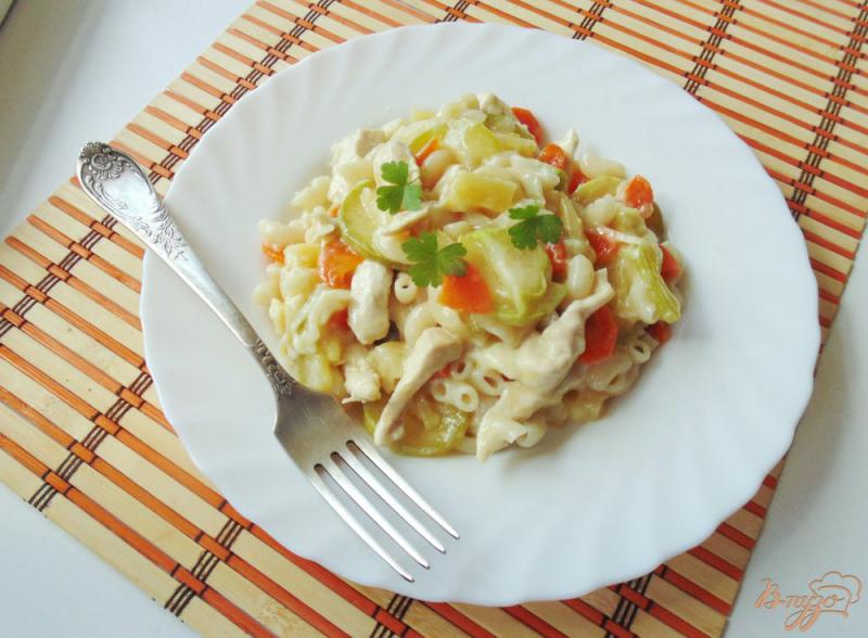Фото приготовление рецепта: Рагу из куриного филе с ананасами и овощами шаг №7