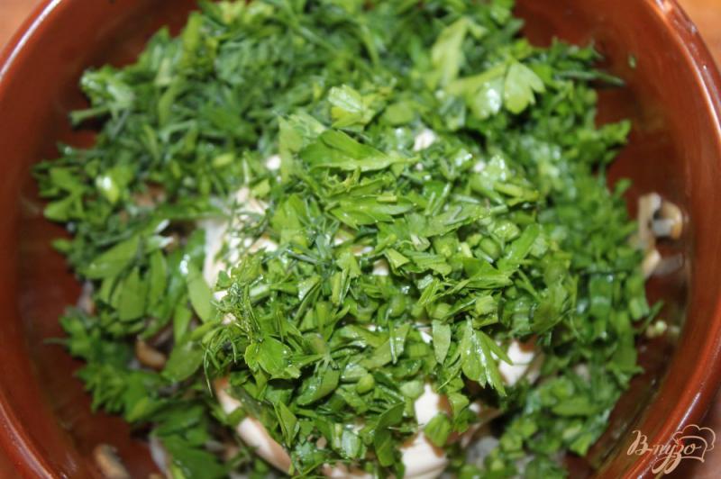 Фото приготовление рецепта: Кабачки с начинкой из грибов и зелени шаг №7